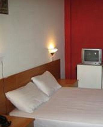 Sky Hotel Nicosia Cameră foto